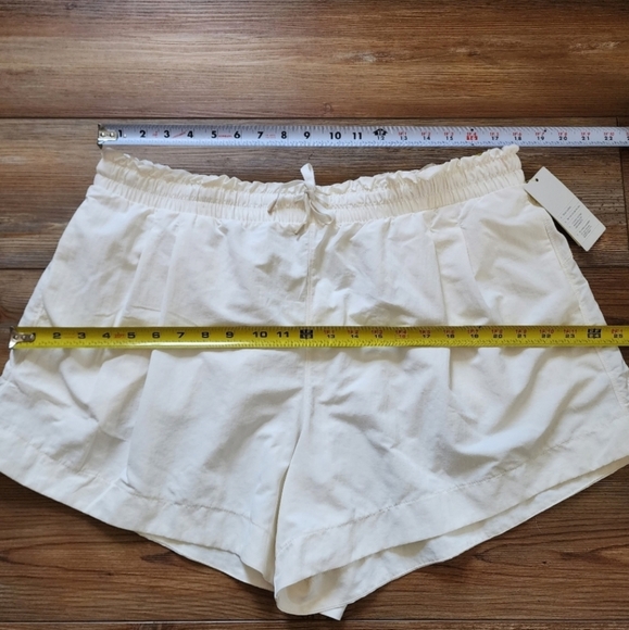 All in Motion Athletic Shorts Womens XXL Cream NEW - Picture 6 of 8